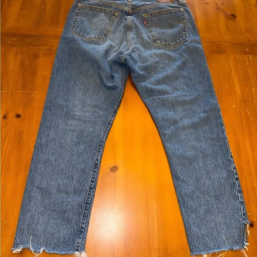 Levi’s 501 Button Fly 30x26 Jeans Women’s Raw Hem Medium Wash Classic Chic Indie